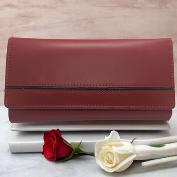 Ladies Clutch For a Touch Of Glam